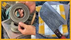 Knifesmith following traditional Chinese methods - Forging knives from old bearings