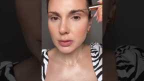 Wearable green toned makeup 💚 #aliandreea #shorts #makeuptutorial #makeupshorts #greenmakeup