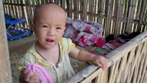 Yen Nhi makes delicious cakes and works in the garden with her daughter