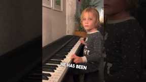 This little boy learned the piano by himself 😱
