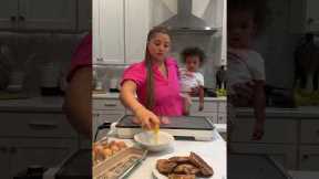 MAKING BREAKFAST FOR MY PICKY TODDLER!🍳🥐 #mom #momlife #cooking #toddlers