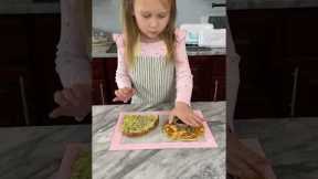 Avocado Breakfast Sandwich you will LOVE. 💕 #avocadosandwich #breakfastideas #kidfriendly #protein