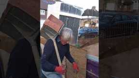 The old bastard still at it . Paul Weller  #hodcarrier #oldschool #bricklaying #tutorial